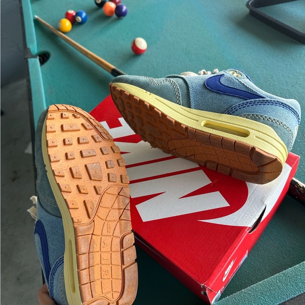 Nike Blue and Brown Retro Sneakers (Airmax 1)